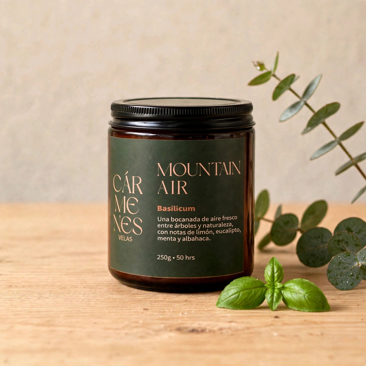 Vela de cera de soja con aroma a eucalipto, menta, basilisco. Elaborada en Alicante